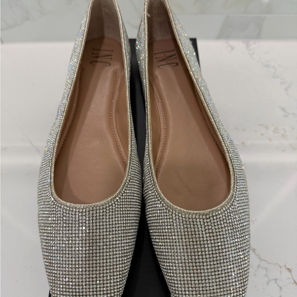 INC International Concepts Shoes - NEW ✨INC International Concepts Women's Sparkling Silver and Gold Tone Flats